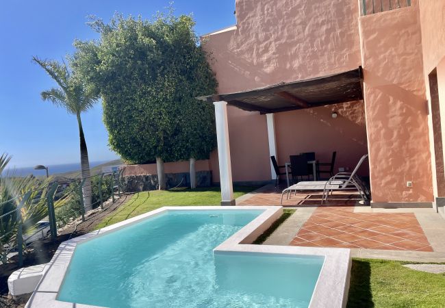 Villa em San Bartolomé de Tirajana - HomeForGuest Salobre Golf Villa, piscina, wifi, vistas impresionantes