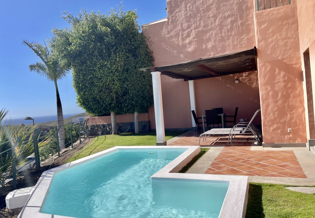 Villa em San Bartolomé de Tirajana - HomeForGuest Salobre Golf Villa, piscina, wifi, vistas impresionantes
