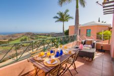 Villa em San Bartolomé de Tirajana - HomeForGuest Salobre Villa, 5PAX, WIFI, POOL, GREAT VIEWS 