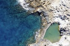 Apartamento em Arico - HomeForGuest NextDoor Oasis: frente al mar, terraza, piscina natural- HomeForGuest