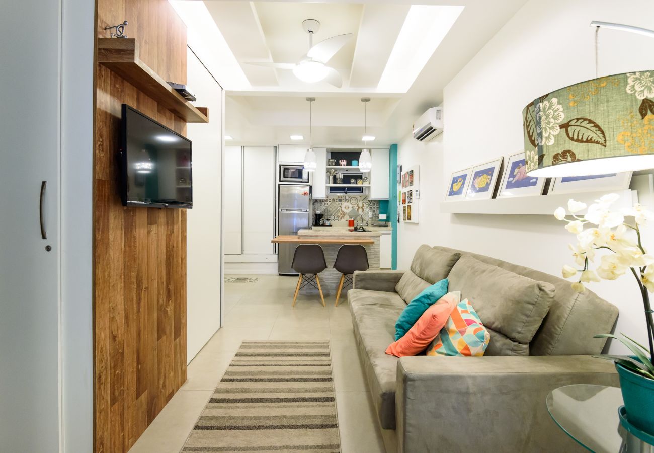 Apartamento em Rio de Janeiro - Vista lateral para o mar, 3min da praia | PJ204