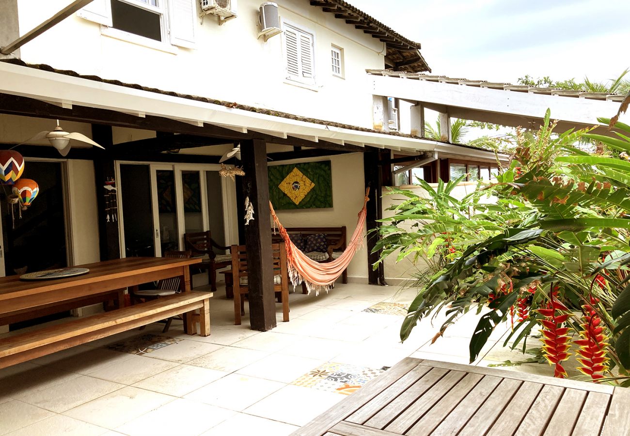 Casa em São Sebastião - Casa c lazer e wifi em frente à praia de Maresias