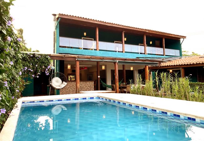Casa em São Sebastião - Refúgio Perfeito: Conforto, Piscina e Praia!