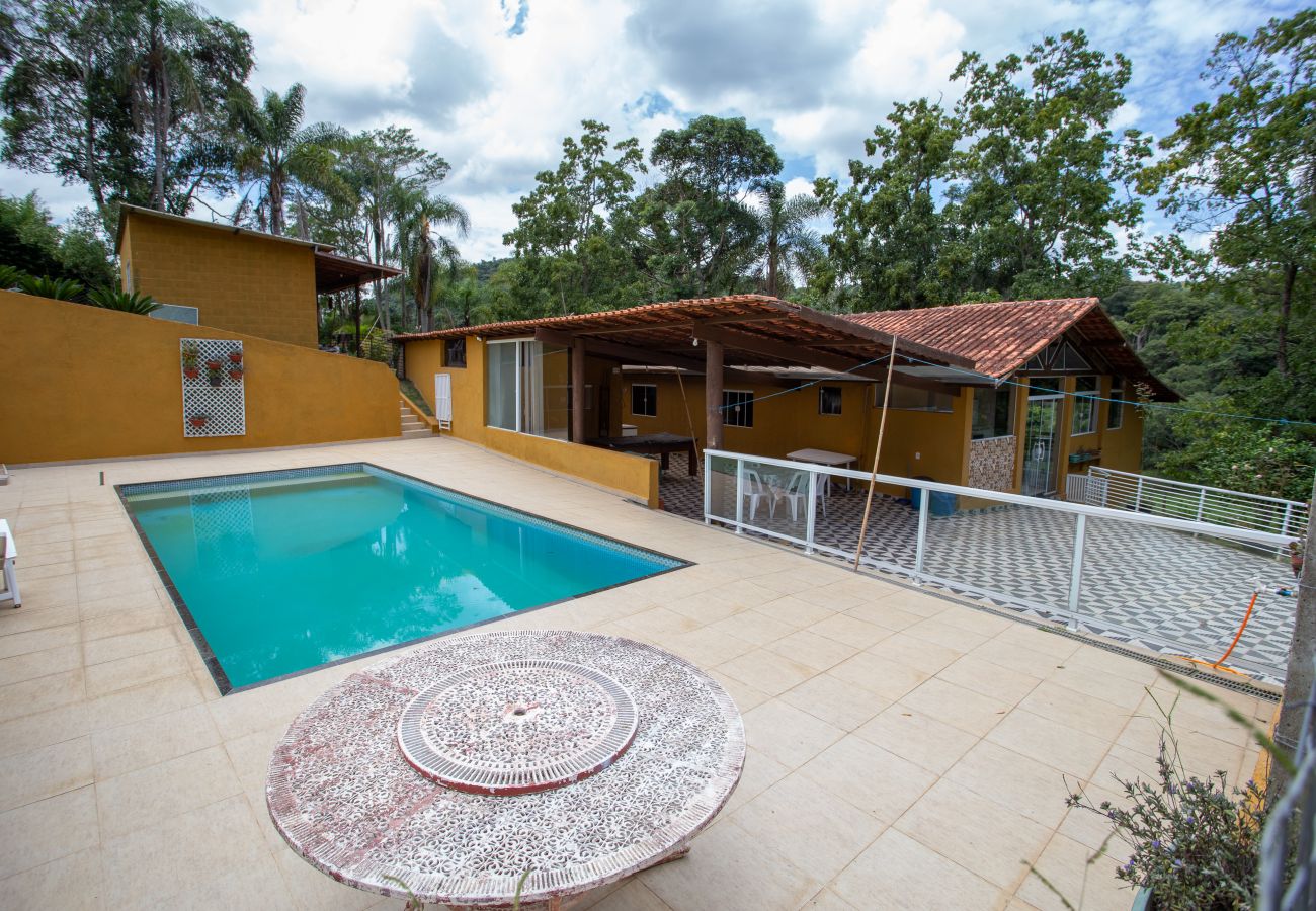 Casa em Ibiúna - Chácara c piscina, churrasqueira e Wi-Fi em Ibiúna