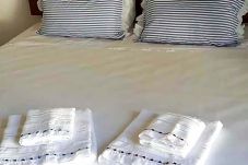 Apartamento em Guarapari - Suíte em pousada no ES com lazer completo e Wi-Fi