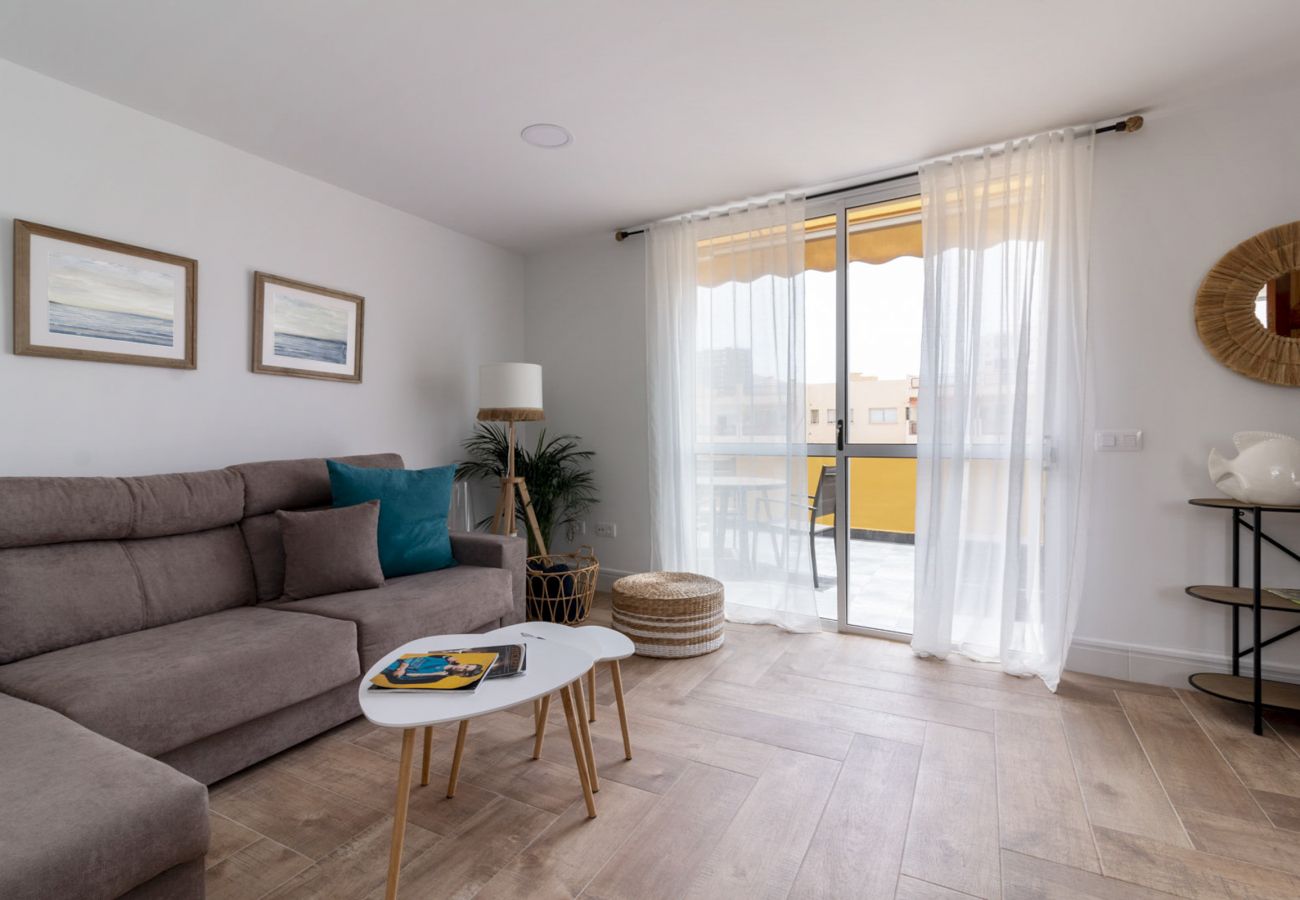 Apartamento em Los Cristianos - HomeForGuest Ático Cecilia con terraza y vistas al mar en Los Cristianos