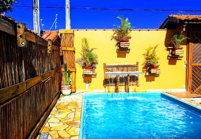 Casa em Bertioga - Casa linda com Piscina e Jogos, pertinho da Praia