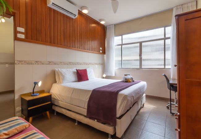 Apartamento em Rio de Janeiro - 5 minutos da praia de Copacabana | STC905