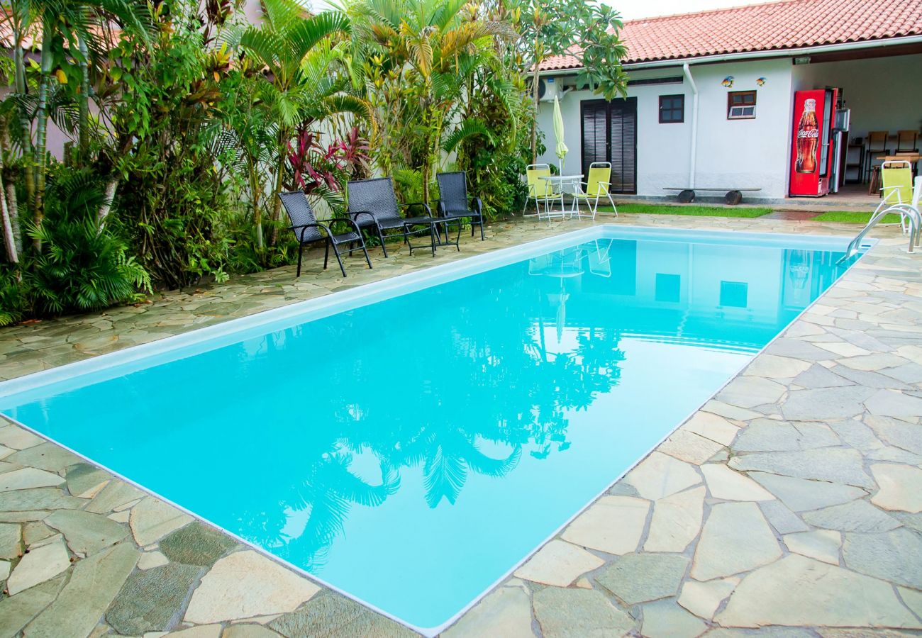Casa em Bertioga - Casa linda com Piscina e Churrasqueira em Bertioga