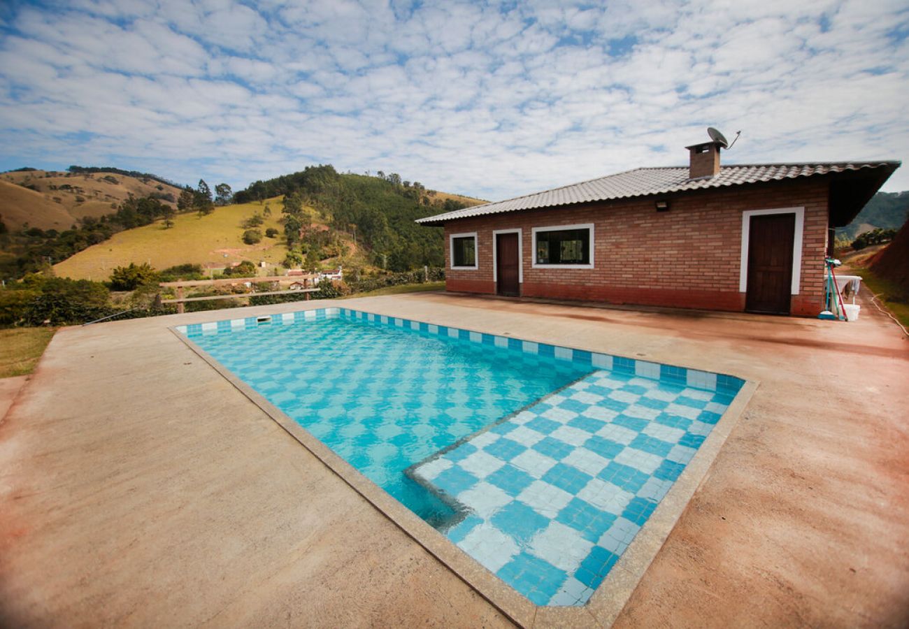 Casa em Joanópolis - Chácara c piscina e vista para Cach. dos Pretos/SP