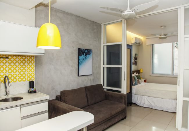 Apartamento em Rio de Janeiro - Adorável em Copacabana |Próximo a praia| MVC205 