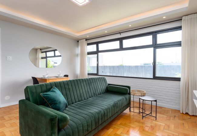 Apartamento em Rio de Janeiro - 2 km da Praia da Alvorada, próximo ao Barra Shopping | AM203