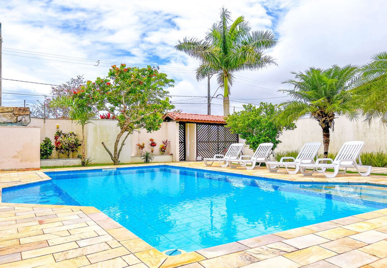 Casa em Itanhaém - Casa com churrasqueira e piscina em Itanhaém