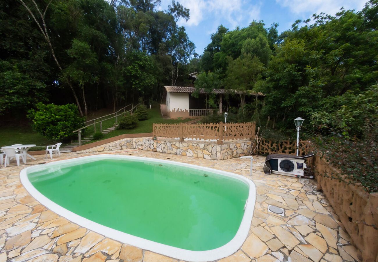 Casa em Campo Magro - Ótima chácara com lazer completo em Campo Magro/PR