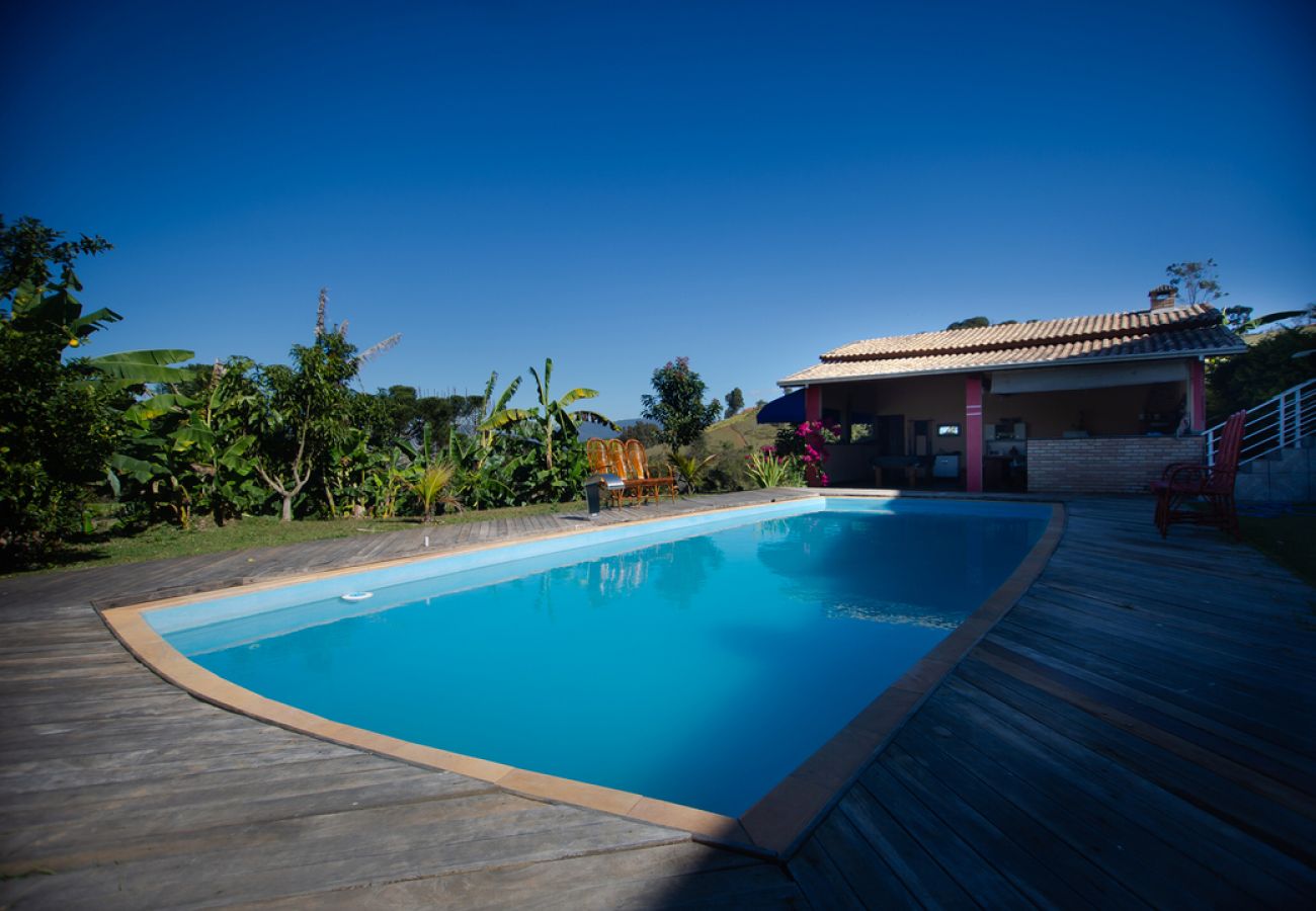 Casa em Extrema - Chácara confortável c piscina e lazer - Extrema/MG