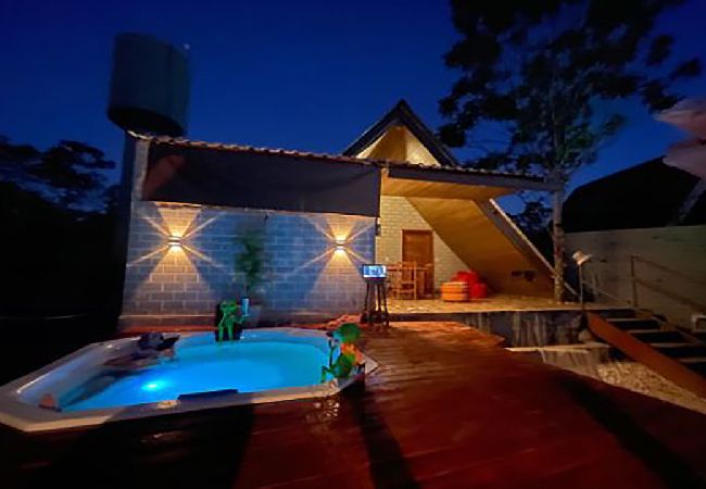 Chalé em Alto Paraíso de Goiás - Chalé elegante c hidromassagem aquecida