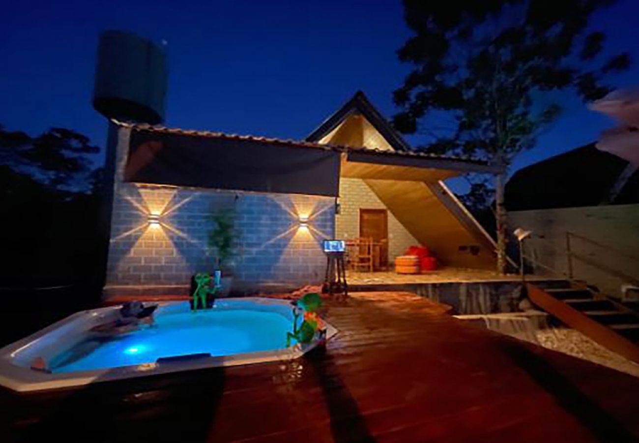 Chalé em Alto Paraíso de Goiás - Chalé elegante c hidromassagem aquecida