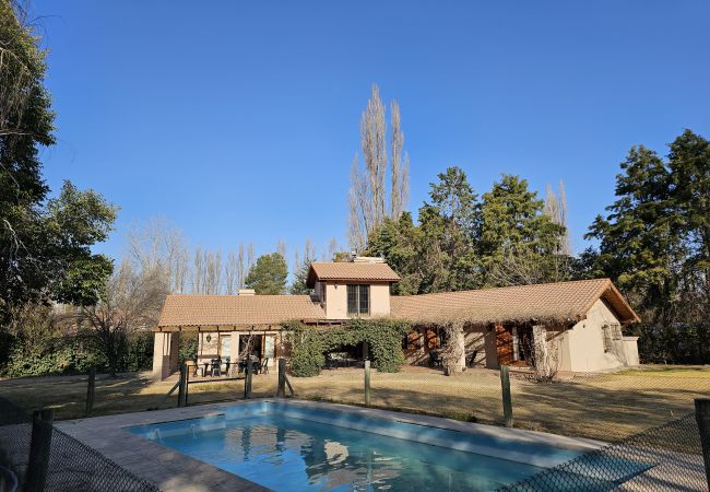 Casa em Luján de Cuyo -  Espaciosa y cálida en medio de gran parque