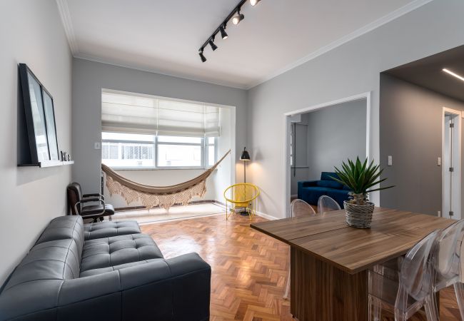 Apartamento em Rio de Janeiro - Vista lateral para o mar a 2 minutos da praia | FMS601