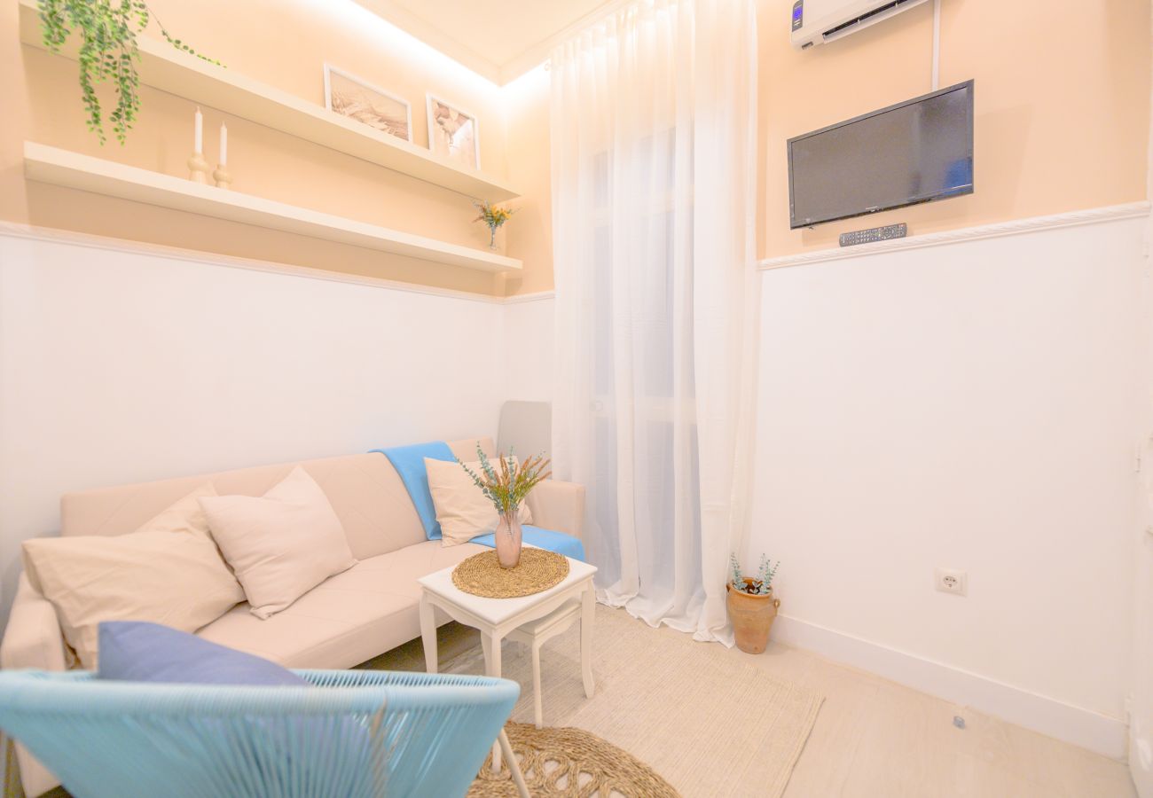 Apartamento em Madrid - Atractivo apartamento de un dormitorio con patio interior junto al Intercambiador de Avenida América Temporal
