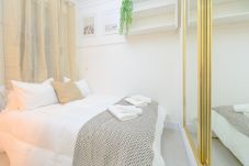 Apartamento em Madrid - Atractivo apartamento de un dormitorio con patio interior junto al Intercambiador de Avenida América Temporal