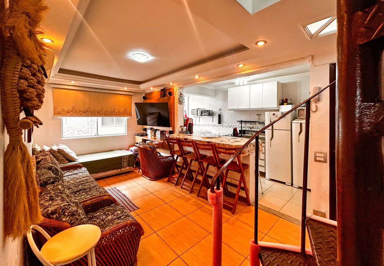 Apartamento em Guarujá - Apto a 800m da Praia da Enseada no Guarujá/SP