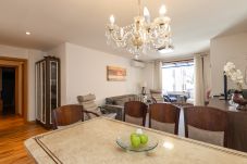 Apartamento em Gramado - Apto amplo com duas suítes a 150m da Rua Torta