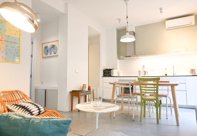 Apartamento em Madrid -  Encantador apartamento de 2 dormitorios : Experimenta la auténtica vida madrileña en tu propio espacio. Temporal