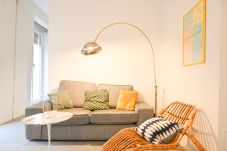Apartamento em Madrid -  Encantador apartamento de 2 dormitorios : Experimenta la auténtica vida madrileña en tu propio espacio. Temporal