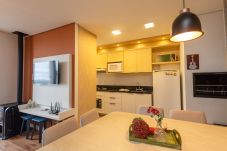 Apartamento em Gramado - Dúplex 4 quartos-3 suítes-4 ban, 350 m rua coberta