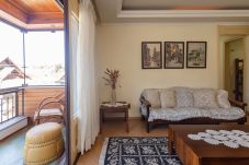 Apartamento em Gramado - Quatro Dormitórios (1 suíte) a 80 m da Rua Coberta