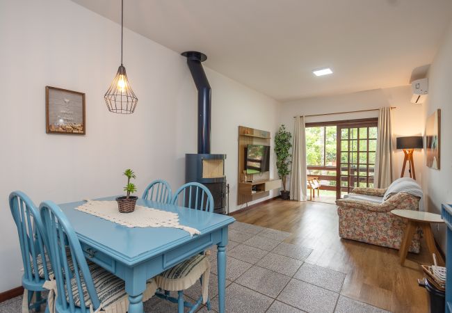 Apartamento em Gramado - 1 Dormitório Acolhedor a 80m do Lago Negro