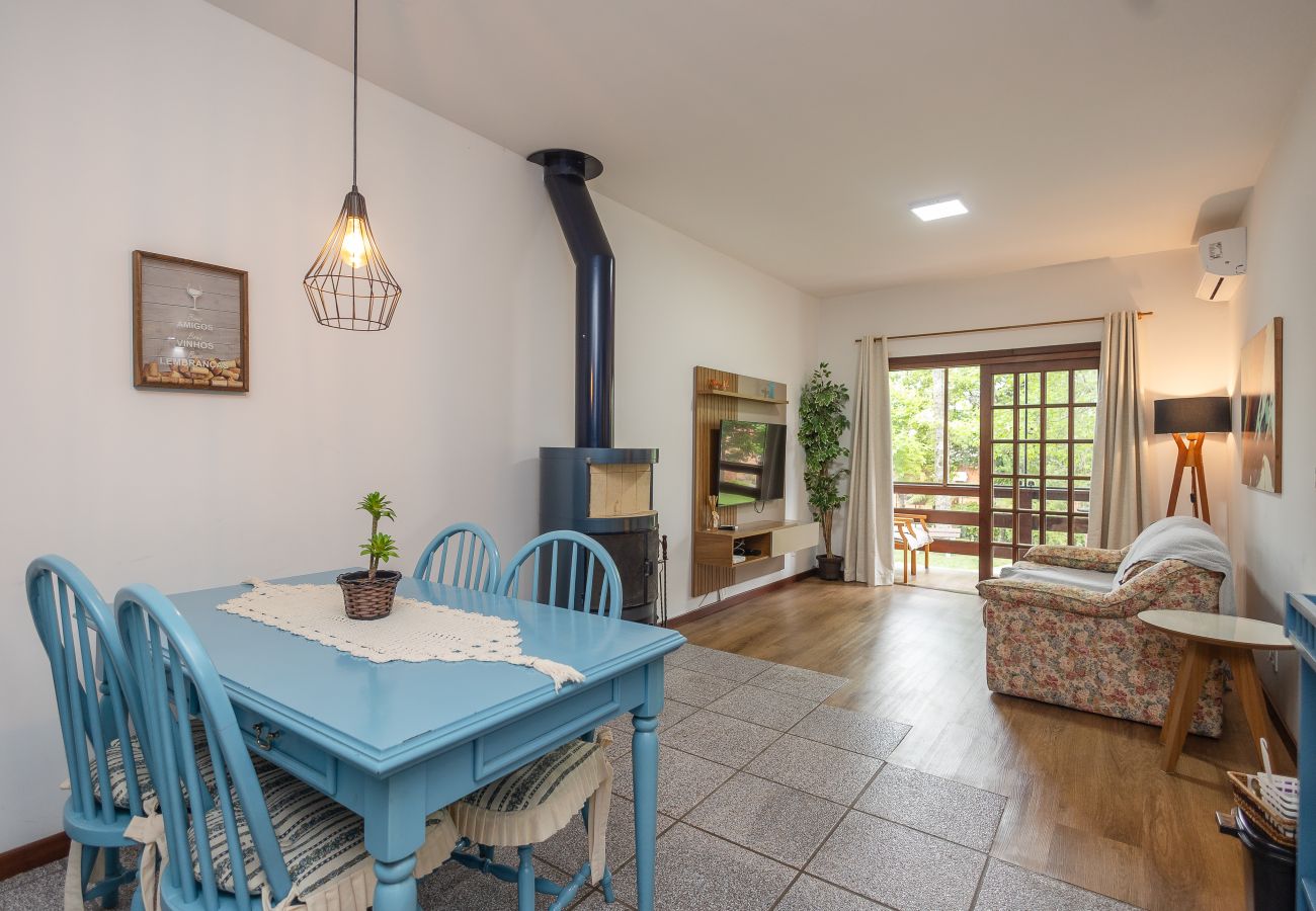 Apartamento em Gramado - 1 Dormitório Acolhedor a 80m do Lago Negro