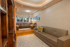 Apartamento em Gramado - Apto 2 dormitórios (1 suíte) junto ao centro