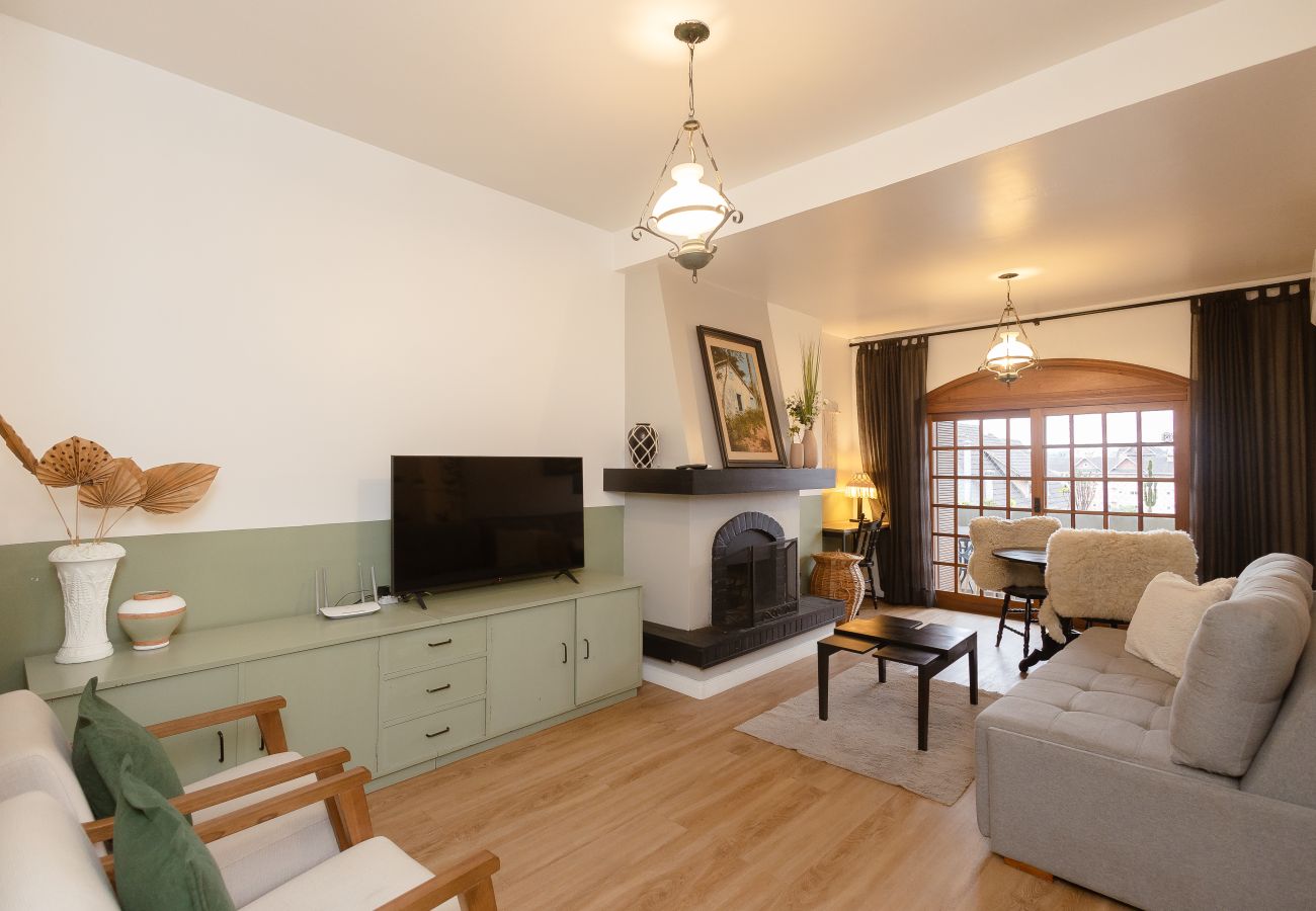 Apartamento em Gramado - Apto 4 quartos (2 suítes), 130 m da R Coberta