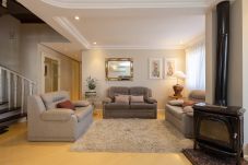 Apartamento em Gramado - DUPLEX, 4 suítes, 2 vagas no coração de Gramado