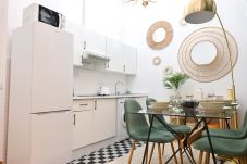 Apartamento em Madrid - Vive la vida madrileña! Acogedora vivienda de 2 dormitorios a solo unos minutos de Puerta del Sol en Madrid.Temporal