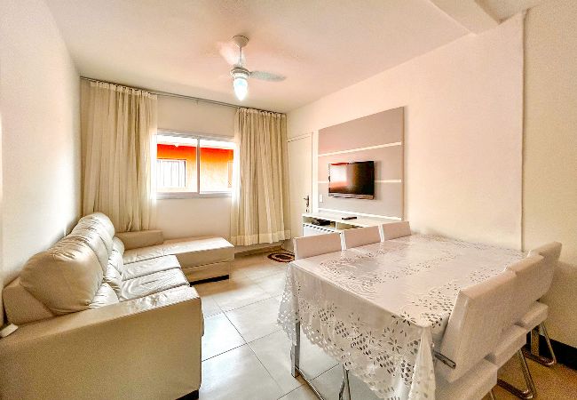 Apartamento em Bertioga - Apto com WiFi a 3 min de carro da Praia da Enseada