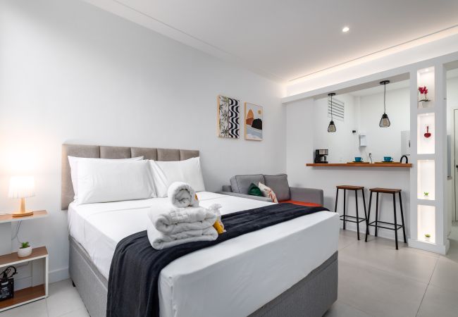 Apartamento em Rio de Janeiro - 10 minutos da Praia do Flamengo, ao lado do metrô | CT404