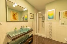 Apartamento em Madrid - Amplio apartamento de tres dormitorios en Arganzuela .Temporal