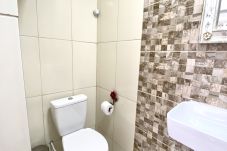 Quarto em Cabo Frio - Pousada a 1 minuto da praia | UNR 7