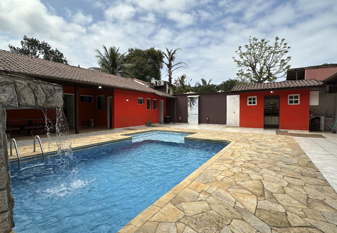 Casa em São Sebastião -  Casa c pisc e churrasq a 400m da Praia de Maresias