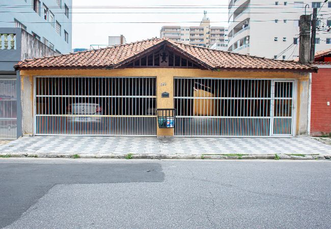 Casa em Praia Grande - Casa aconchegante c churrasqueira à 400m da praia 