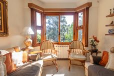 Apartamento em Gramado - NOVO! Aconchegante duplex 2D (2 banhos) a 1km da R Coberta!