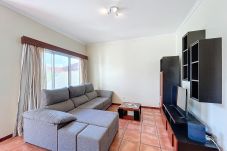 Casa geminada em Água de Pena - Eddys House by Atlantic Holiday