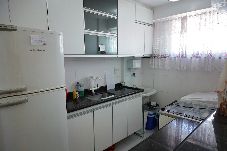 Apartamento em Cabo Frio - Loft c varanda e localização ideal à 650m da praia