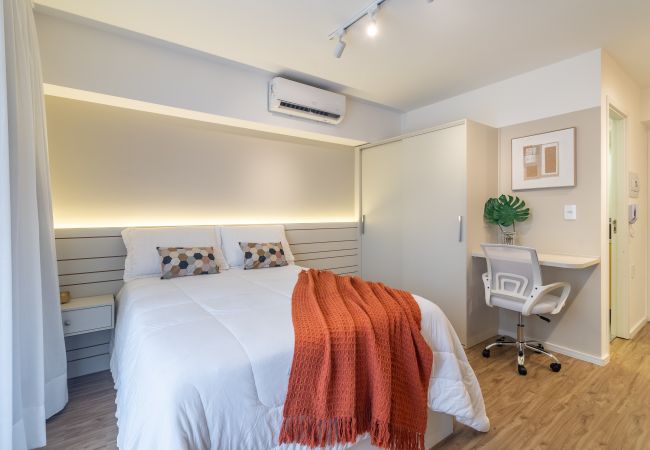 Estúdio em São Paulo - Studio Completo em Perdizes: PUC a um Passo, com Piscina e Fitness