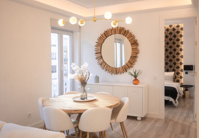 Apartamento em Madrid - Escápate al Encanto Urbano: Piso con Balcón y Espacios Modernos