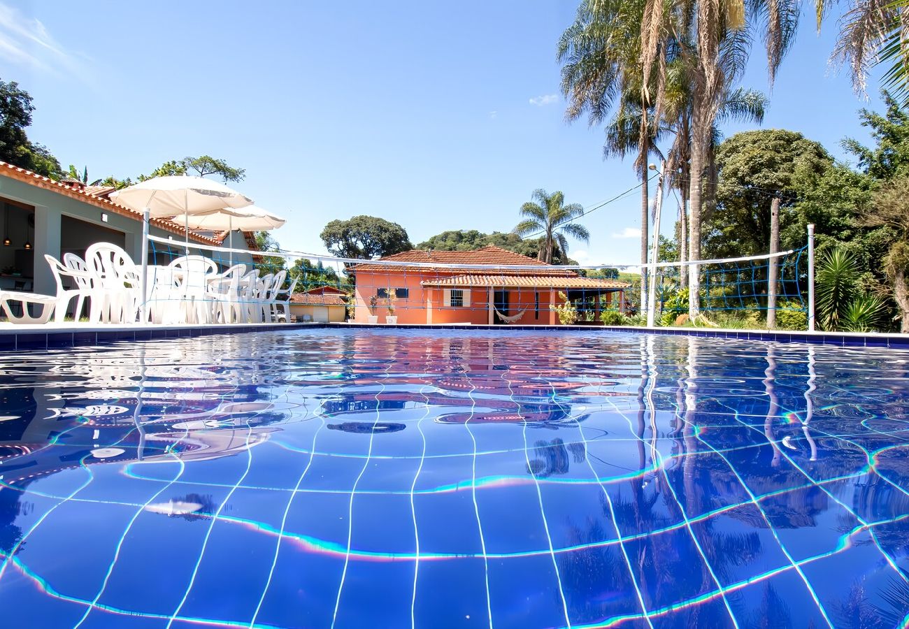 Casa em Socorro - Chácara com piscina, área gourmet equipada e Wi-Fi