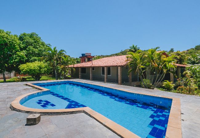 Casa em Camaçari - Casa encantadora c Wi-fi, piscina e churrasqueira 